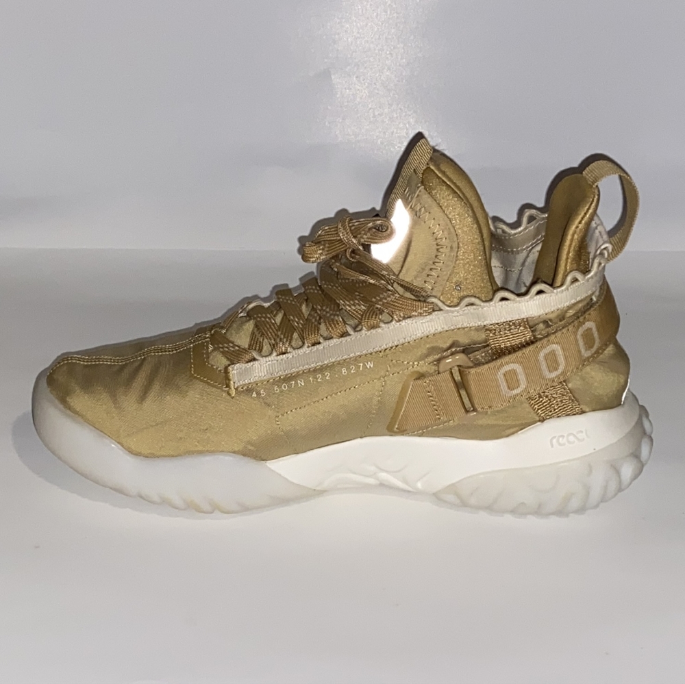 NEW Jordan Proto React size 9